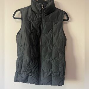 Lands End black puffer vest. Size extra small.